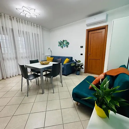 Chloe's A Fiera Di Roma Appartement *